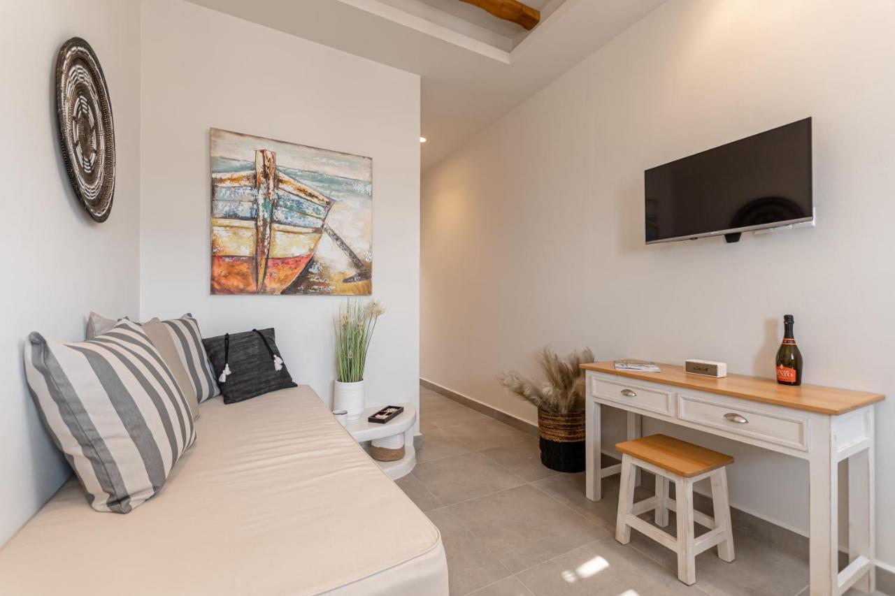 Porto Dema Luxury Suites Đảo Skhoinoussa Ngoại thất bức ảnh