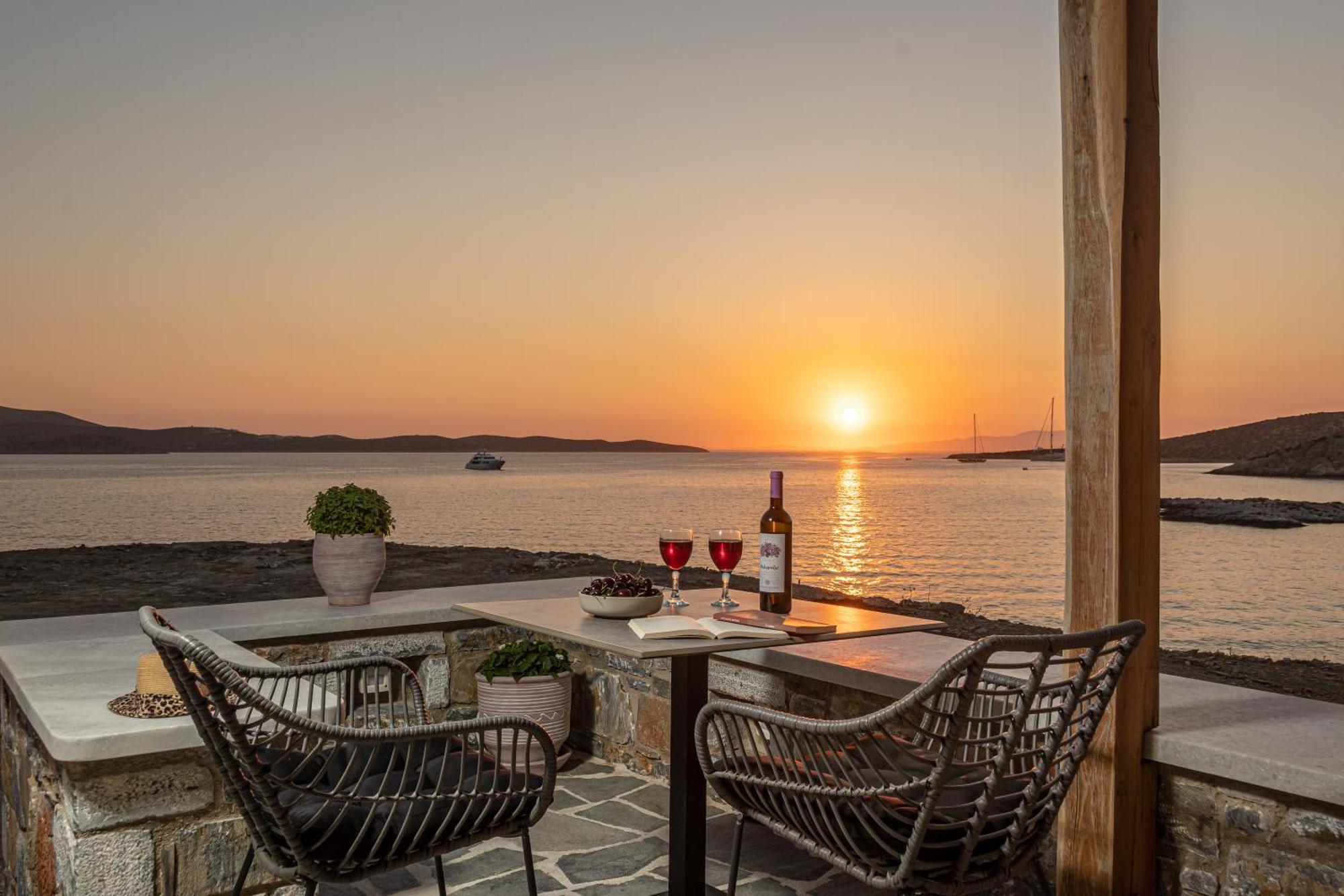 Porto Dema Luxury Suites Đảo Skhoinoussa Ngoại thất bức ảnh