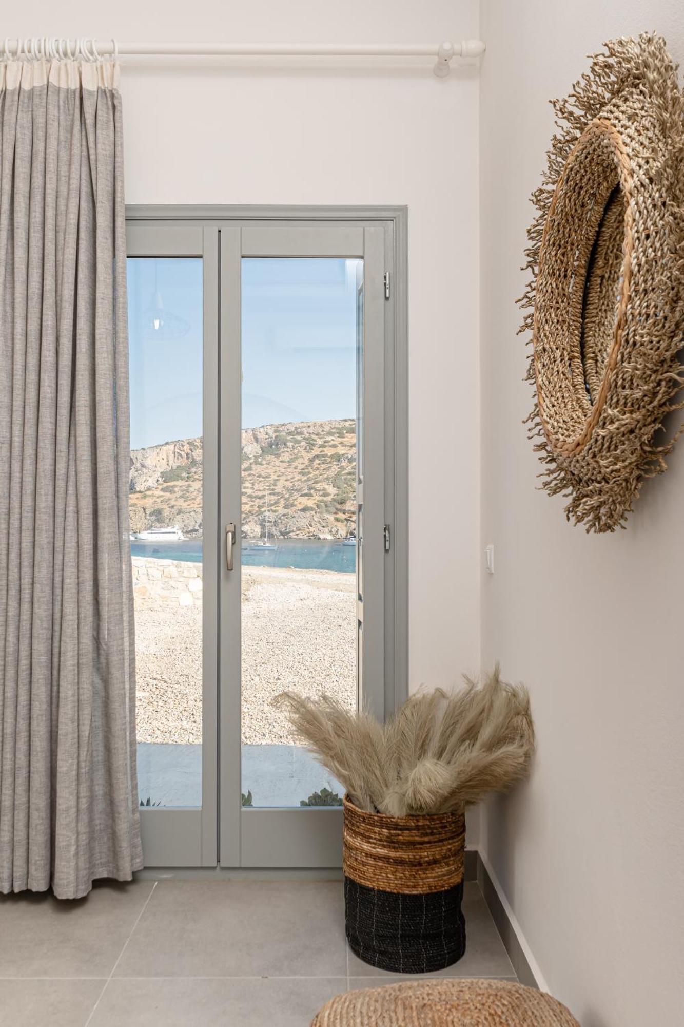 Porto Dema Luxury Suites Đảo Skhoinoussa Ngoại thất bức ảnh